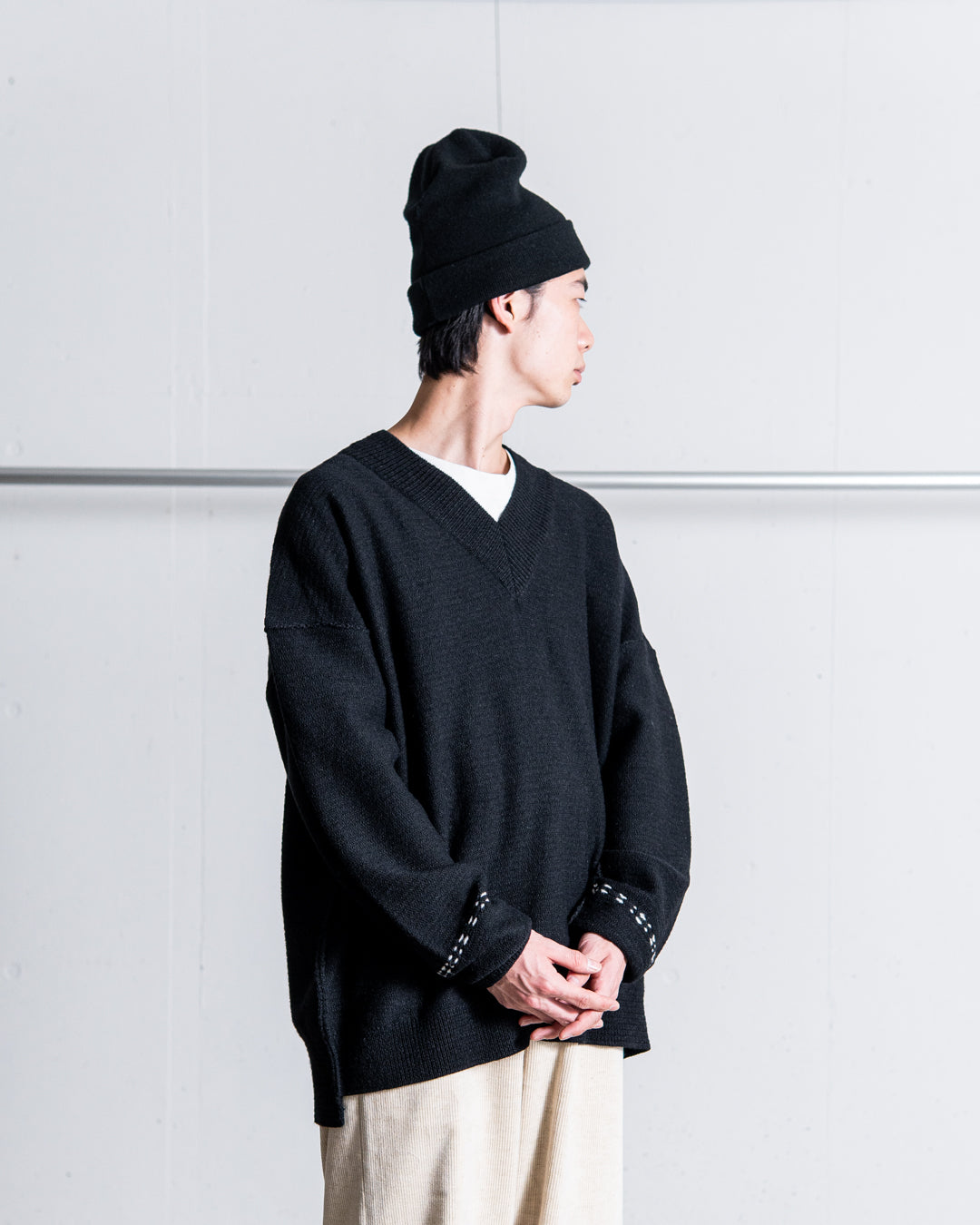 UNTRACE V-NECK PULLOVER KNIT_209