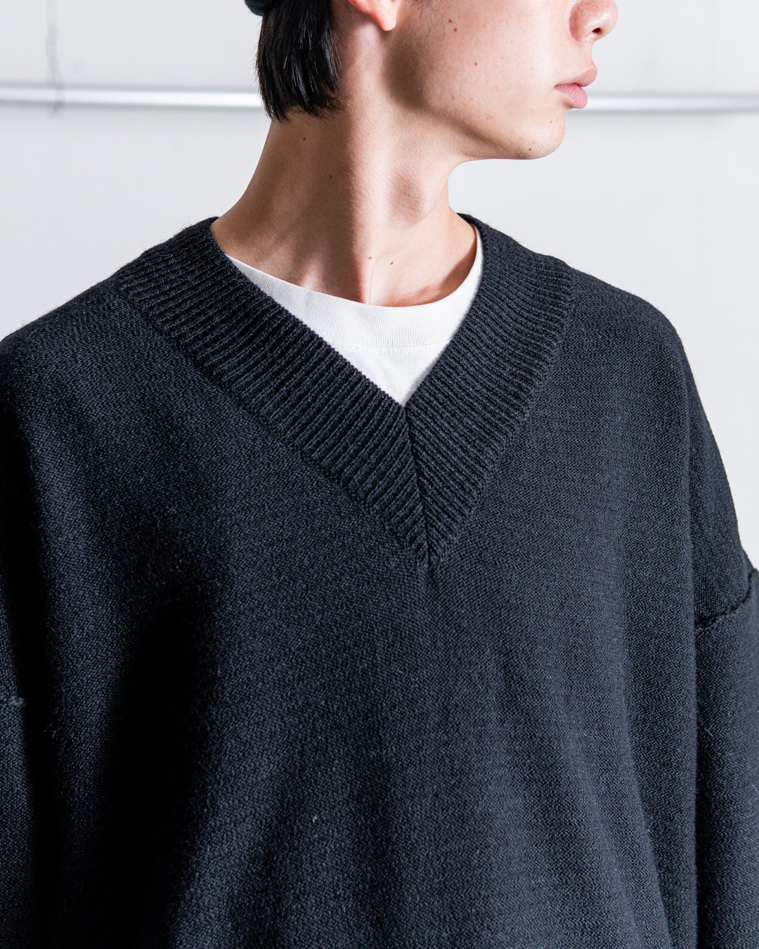 UNTRACE V-NECK PULLOVER KNIT_209