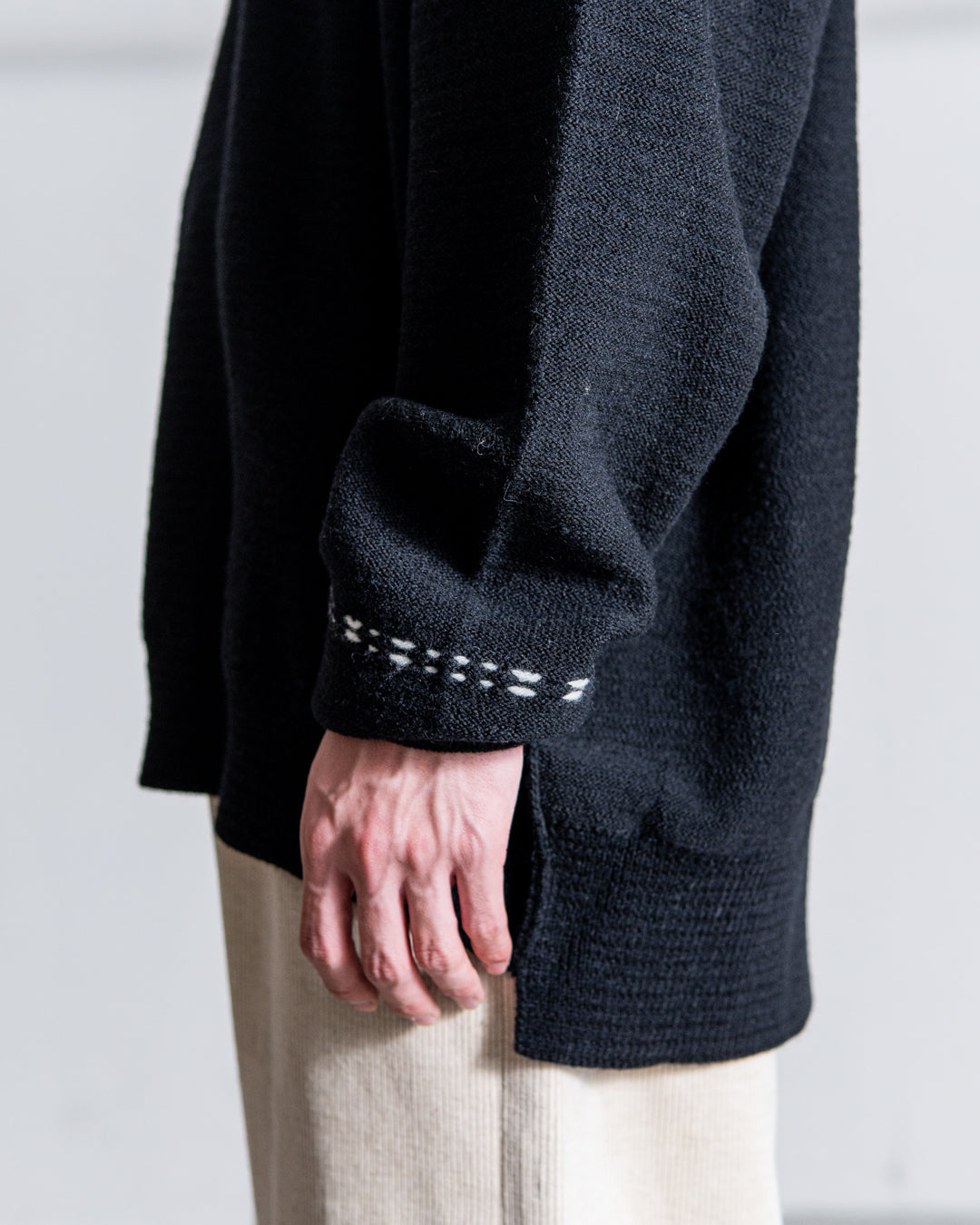 UNTRACE V-NECK PULLOVER KNIT_209