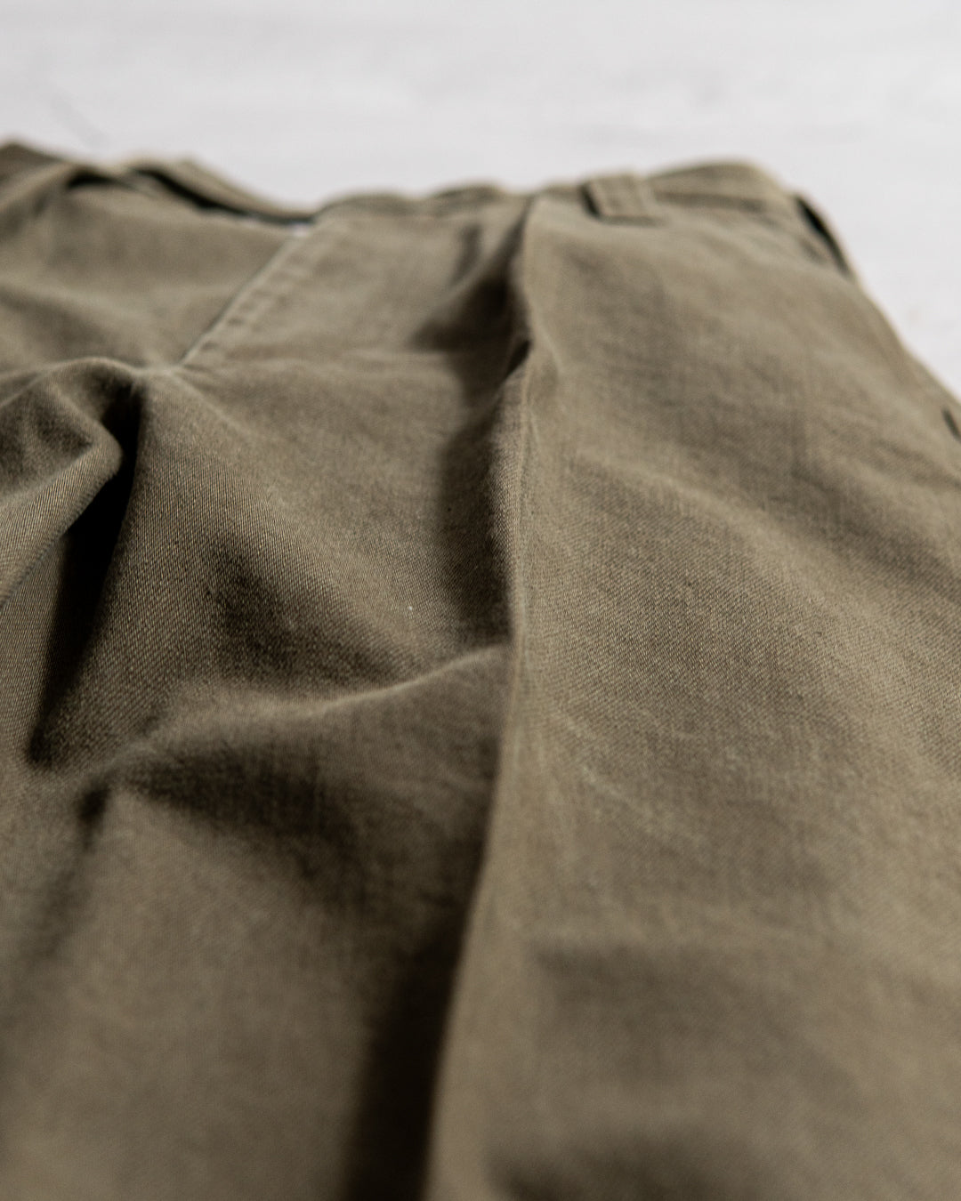 INTERIM HEAVY PIMA TWILL 1-TUCK FRENCH ARMY WIDE TAPERED TROUSER