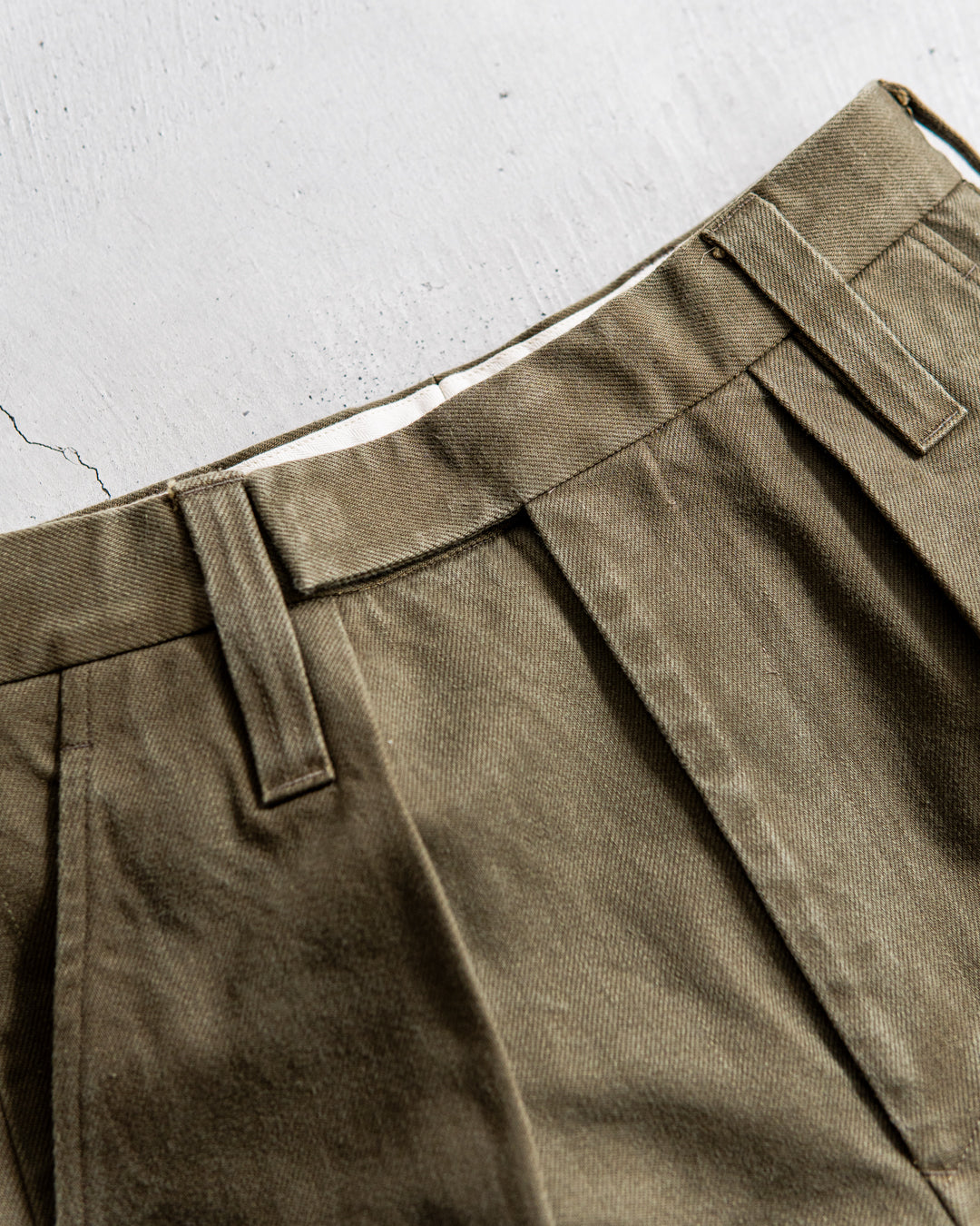 INTERIM HEAVY PIMA TWILL 1-TUCK FRENCH ARMY WIDE TAPERED TROUSER