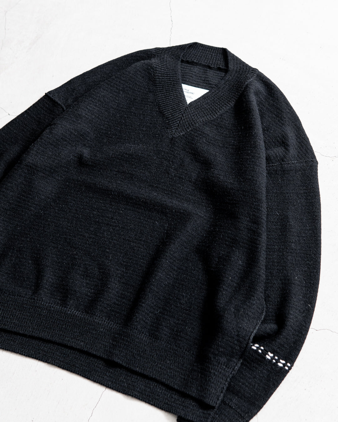 UNTRACE V-NECK PULLOVER KNIT_209