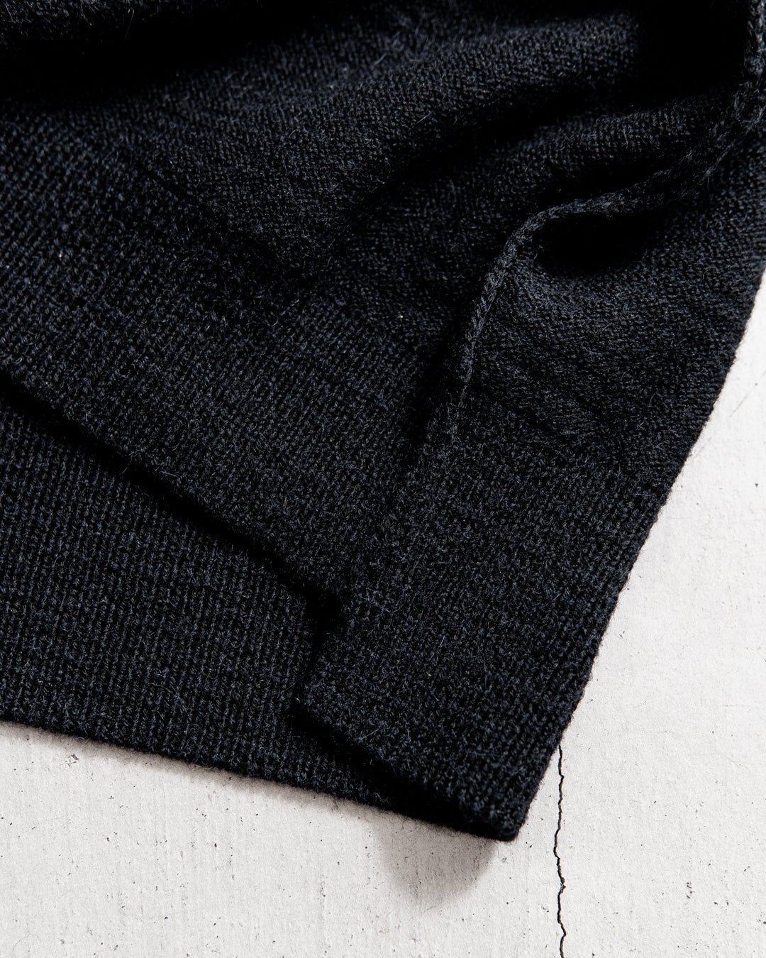 UNTRACE V-NECK PULLOVER KNIT_209