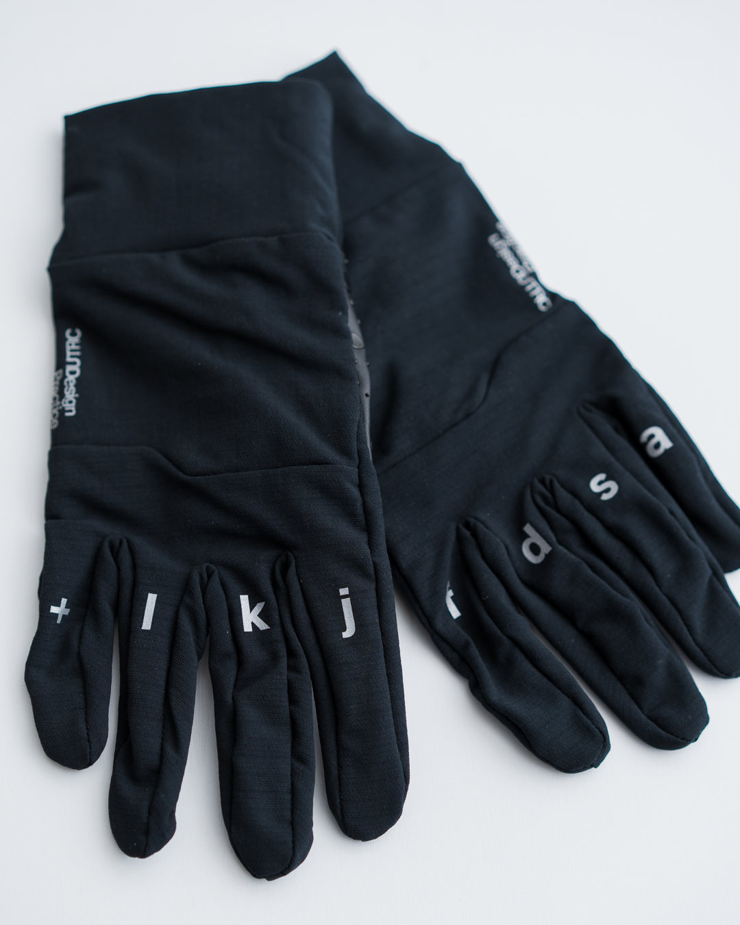 UNTRACE GLOVE