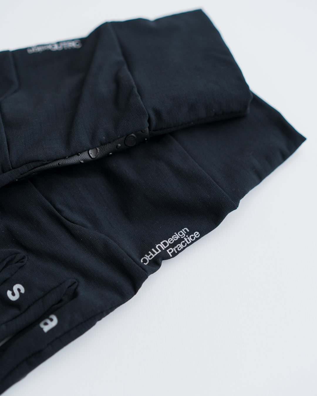 UNTRACE GLOVE
