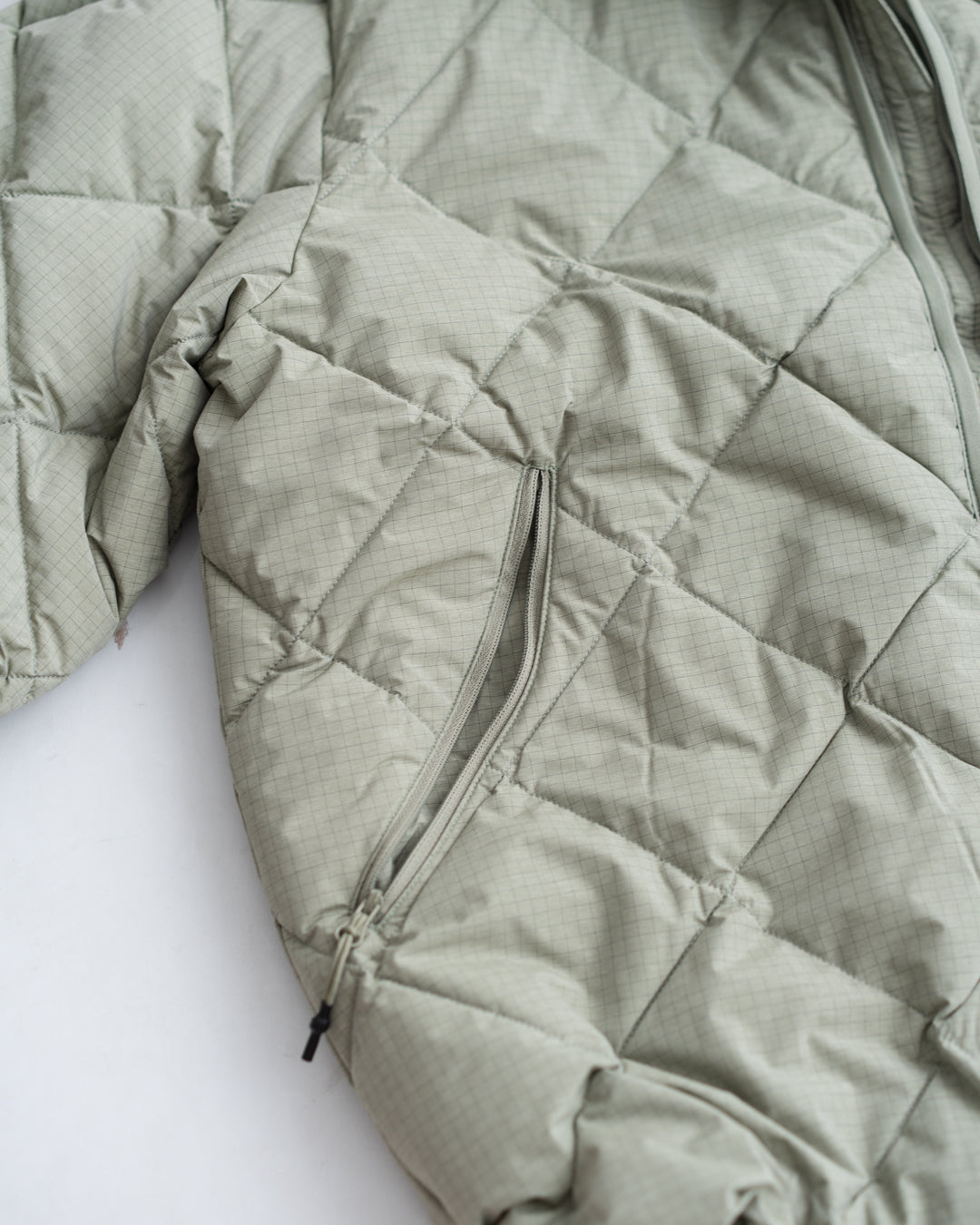 [9.17 thu 0:00 Release] Hiking Patrol BASE GRID LT DOWN HOODED JACKET