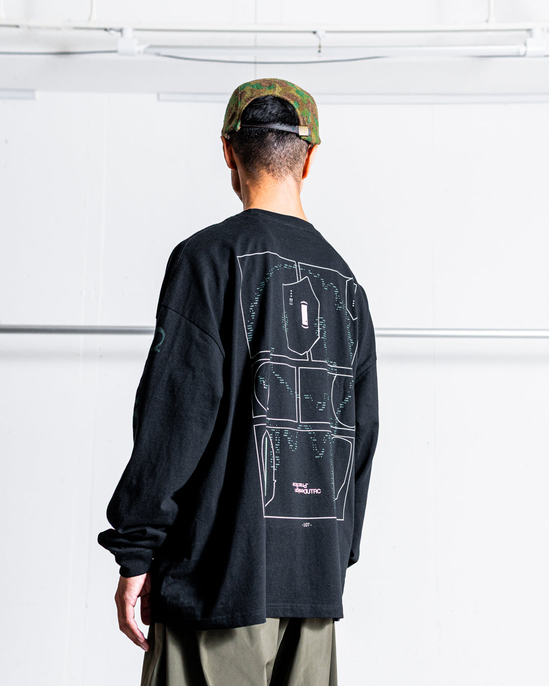 [8.23 sat 0:00 Release] UNTRACE L/S Tee _211