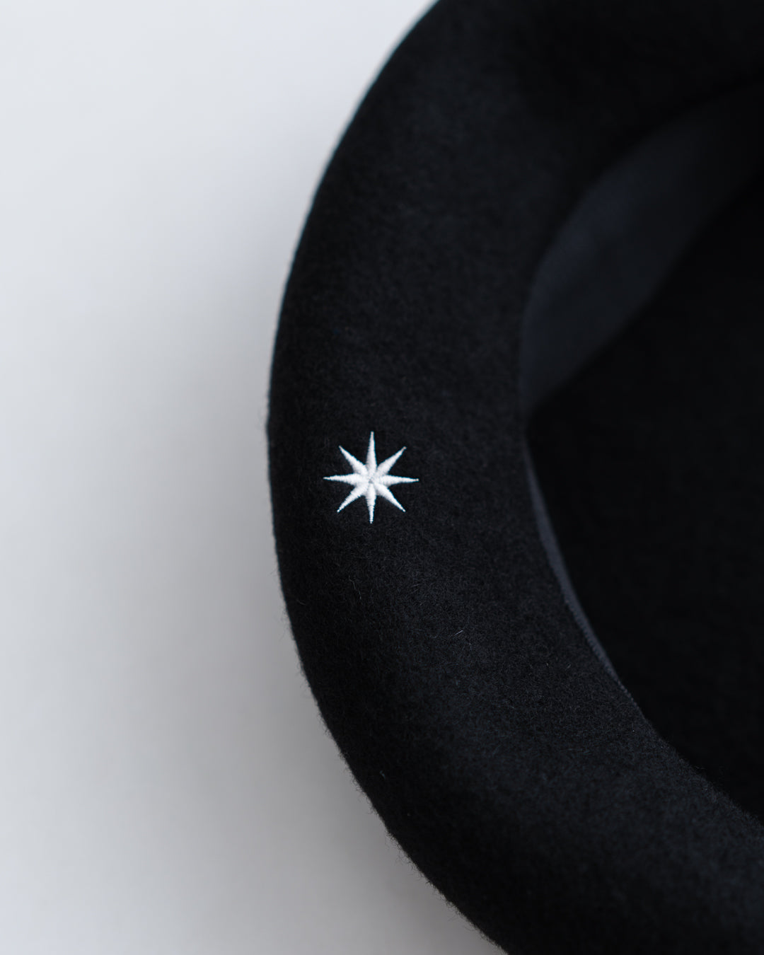 通販]GDC(ジーディーシー) CA4LA Wool Beret 商品ページ – fazeone