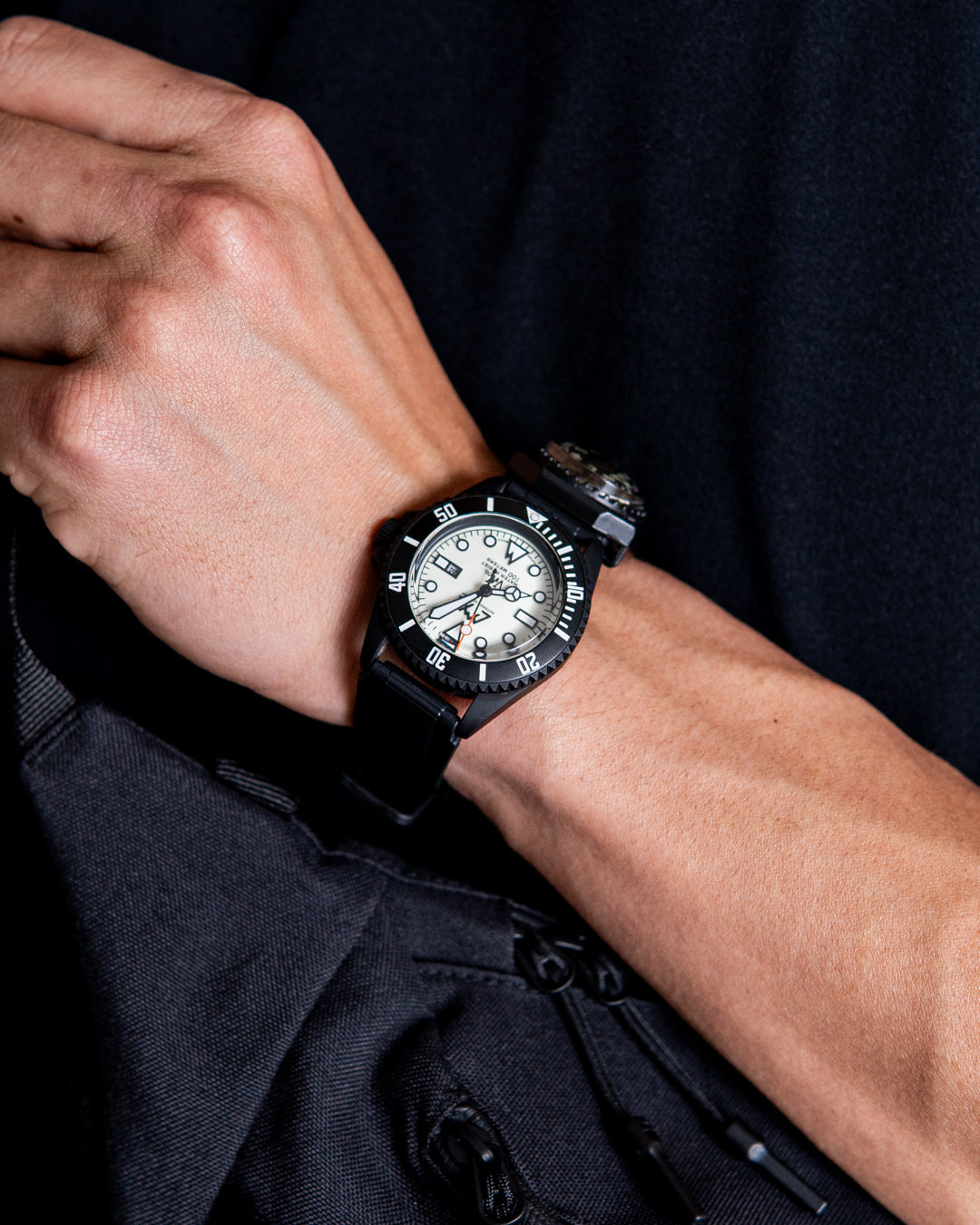 [collaboration] CMF OUTDOOR GARMENT CMF x VWC Field Watch
