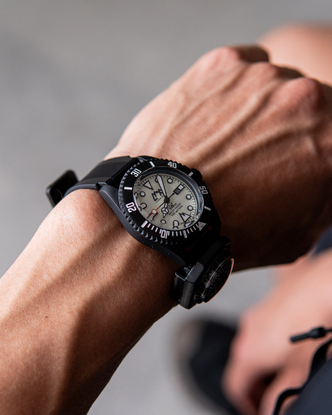 [collaboration] CMF OUTDOOR GARMENT CMF x VWC Field Watch