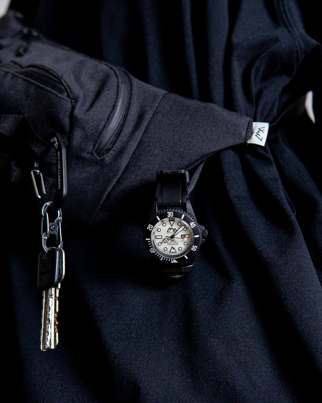 [collaboration] CMF OUTDOOR GARMENT CMF x VWC Field Watch