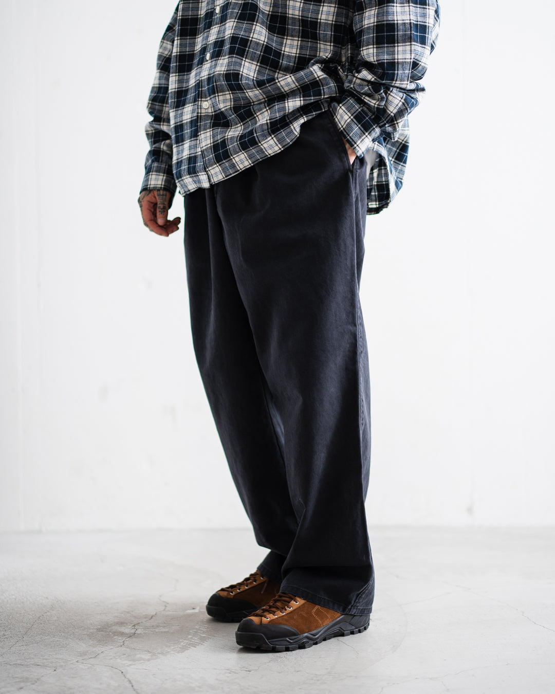 [9.19 sat 12:00 Release] FOUNDOUR COTTON WIDE TUCK CHINOS