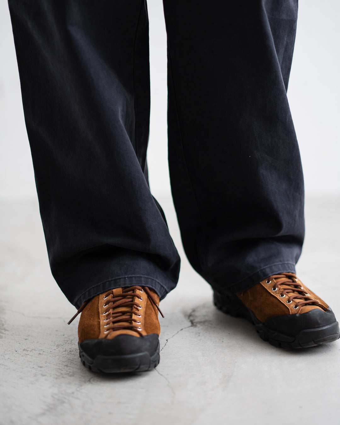 [9.19 sat 12:00 Release] FOUNDOUR COTTON WIDE TUCK CHINOS