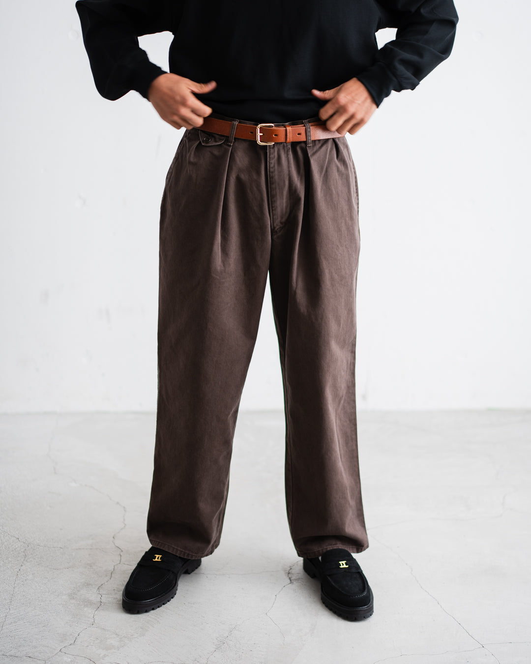 [9.19 sat 12:00 Release] FOUNDOUR COTTON WIDE TUCK CHINOS