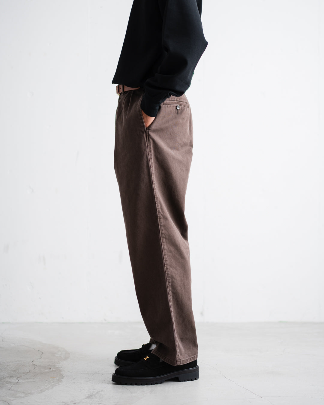 [9.19 sat 12:00 Release] FOUNDOUR COTTON WIDE TUCK CHINOS