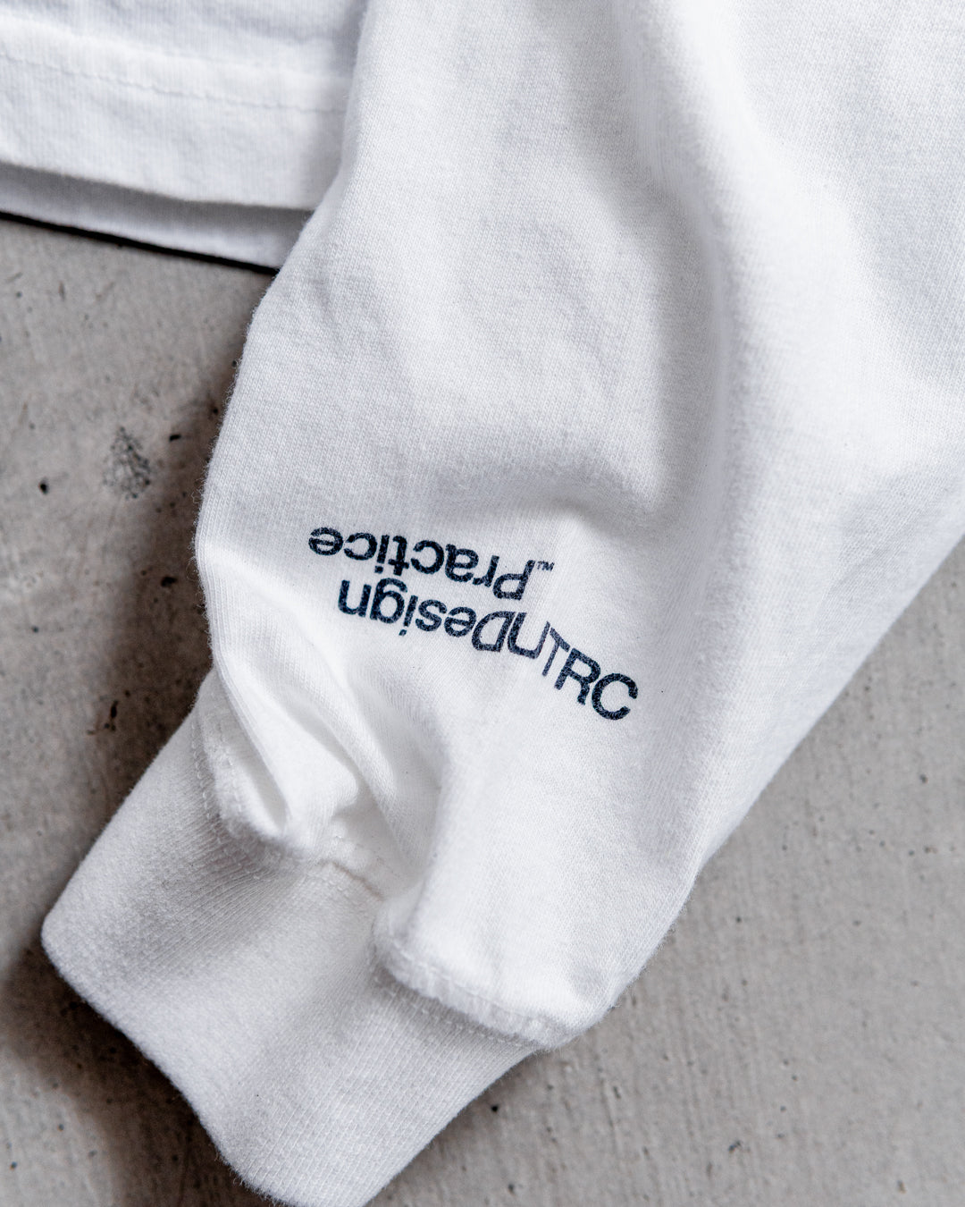 [8.23 sat 0:00 Release] UNTRACE L/S Tee _211