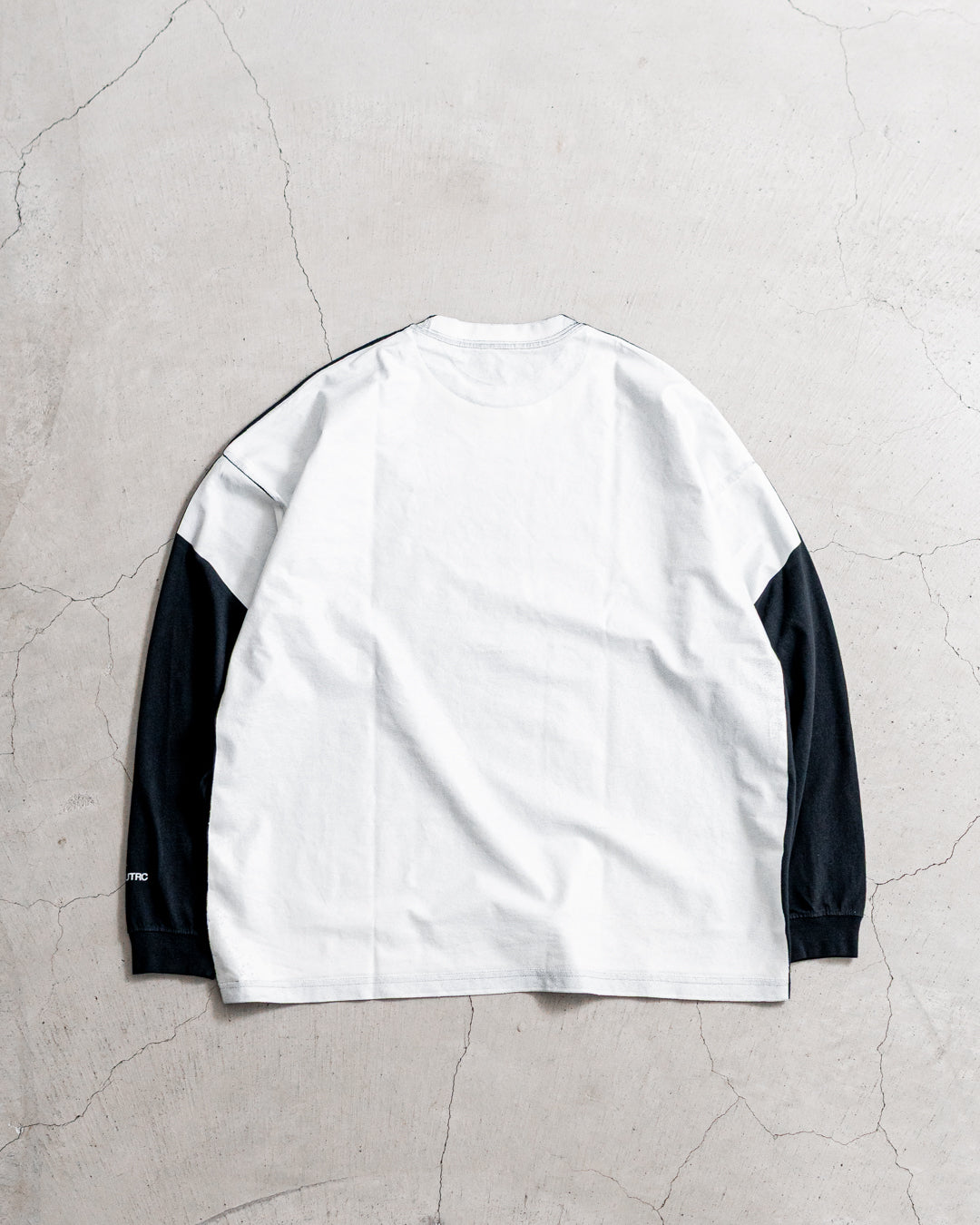 [8.23 sat 0:00 Release] UNTRACE L/S Tee _217