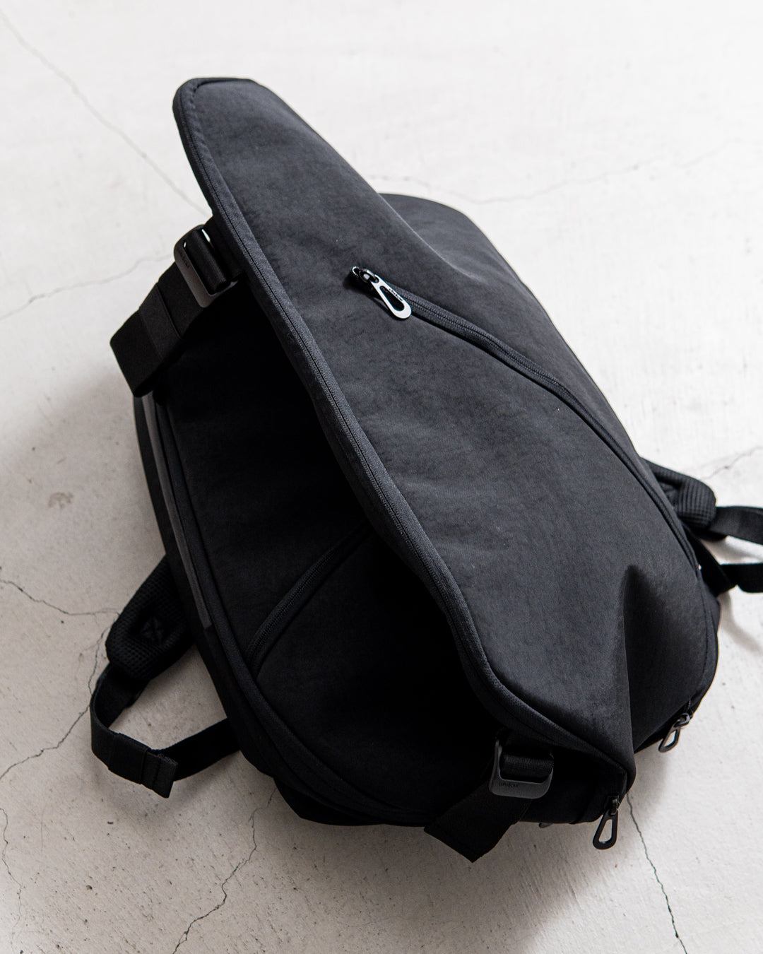 cote&ciel Isar M Round Carbon Black