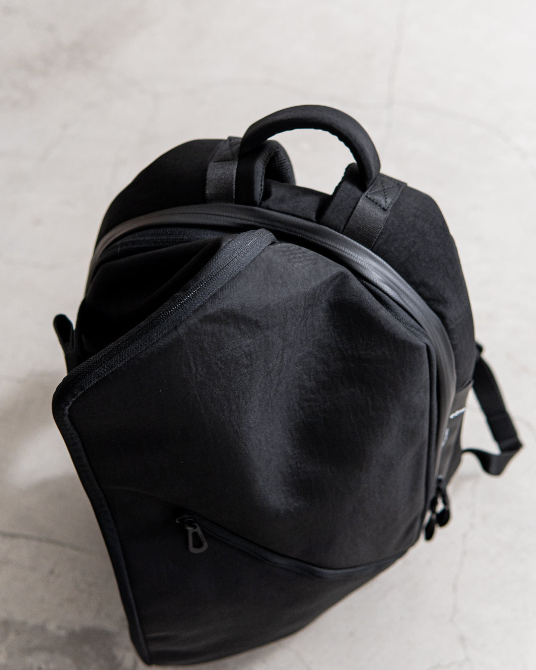 cote&ciel Isar M Round Carbon Black