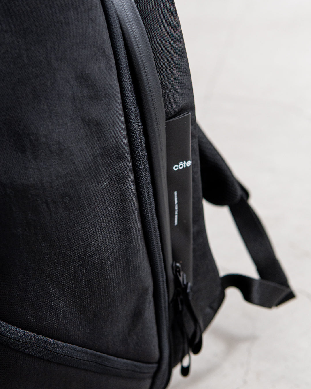 cote&ciel Isar M Round Carbon Black