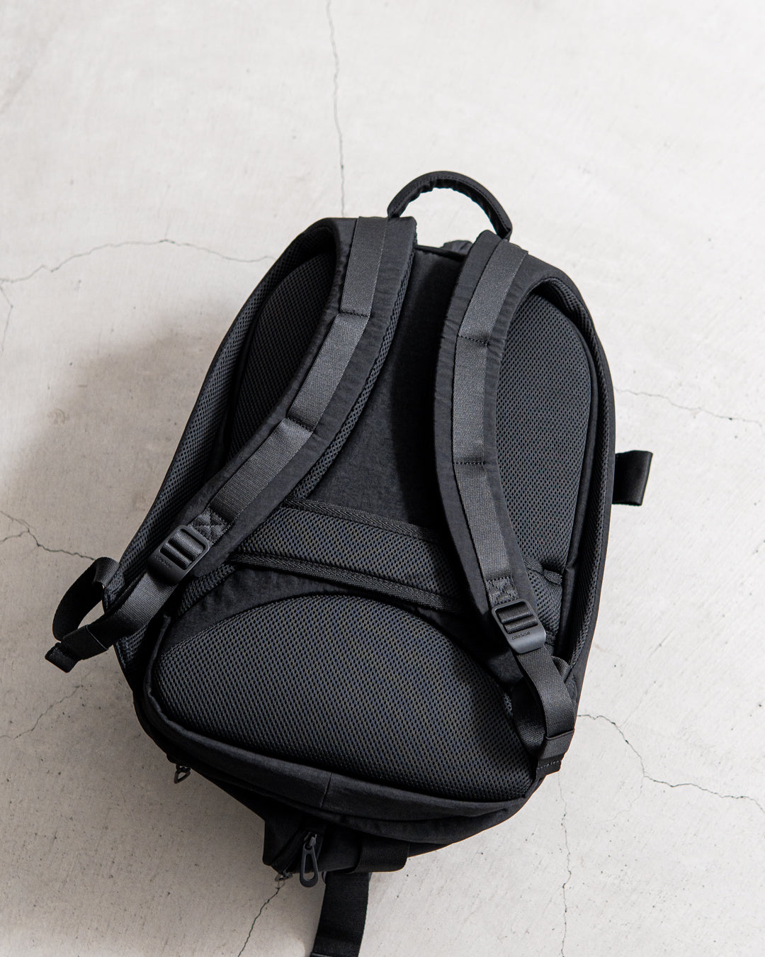 cote&ciel Isar M Round Carbon Black