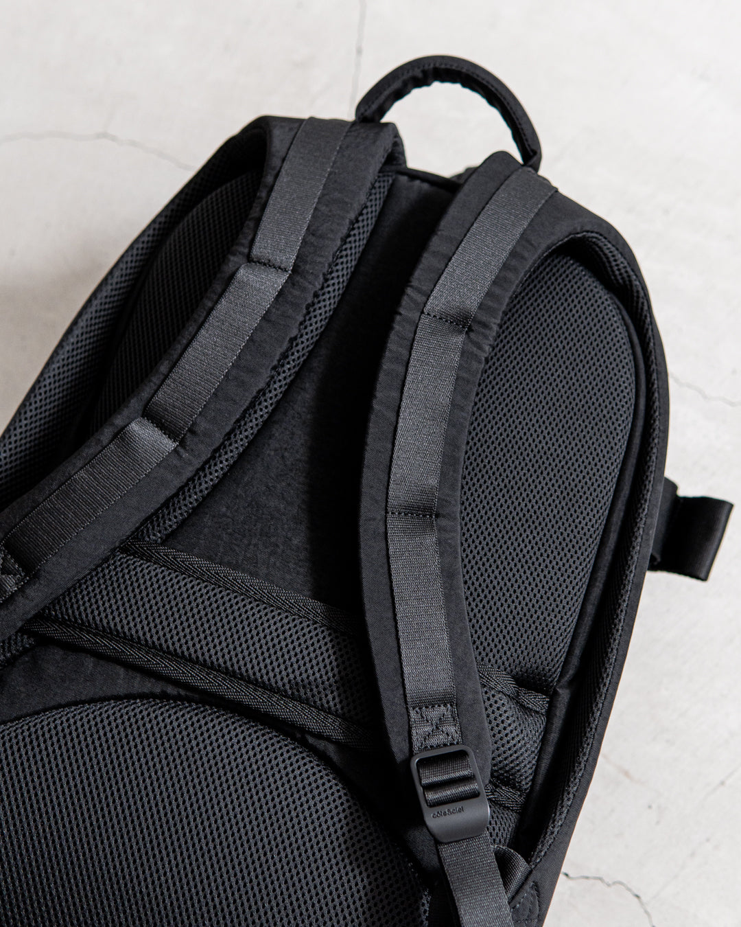 cote&ciel Isar M Round Carbon Black