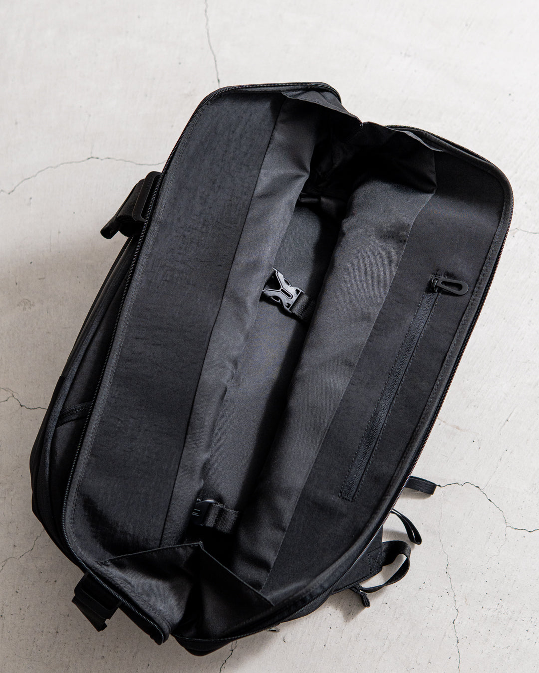 cote&ciel Isar M Round Carbon Black