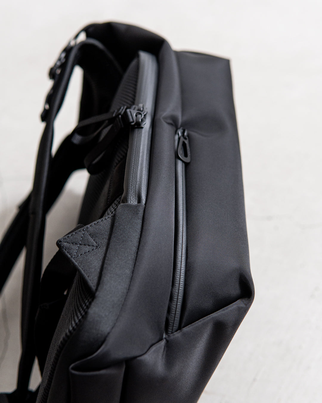 cote&ciel Saru Sleek Black