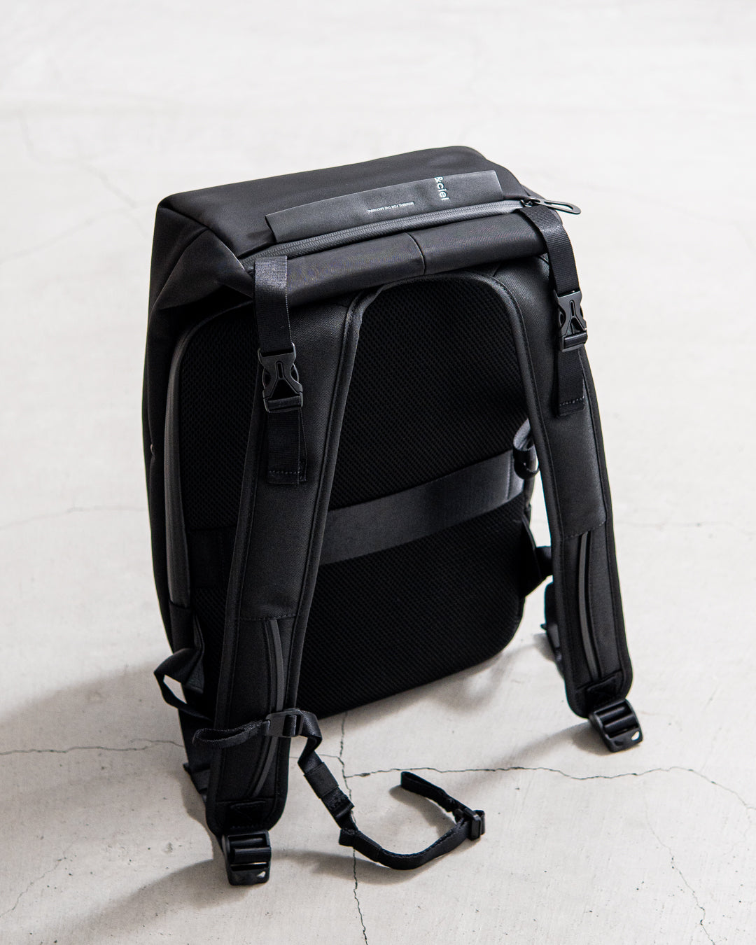 cote&ciel Saru Sleek Black