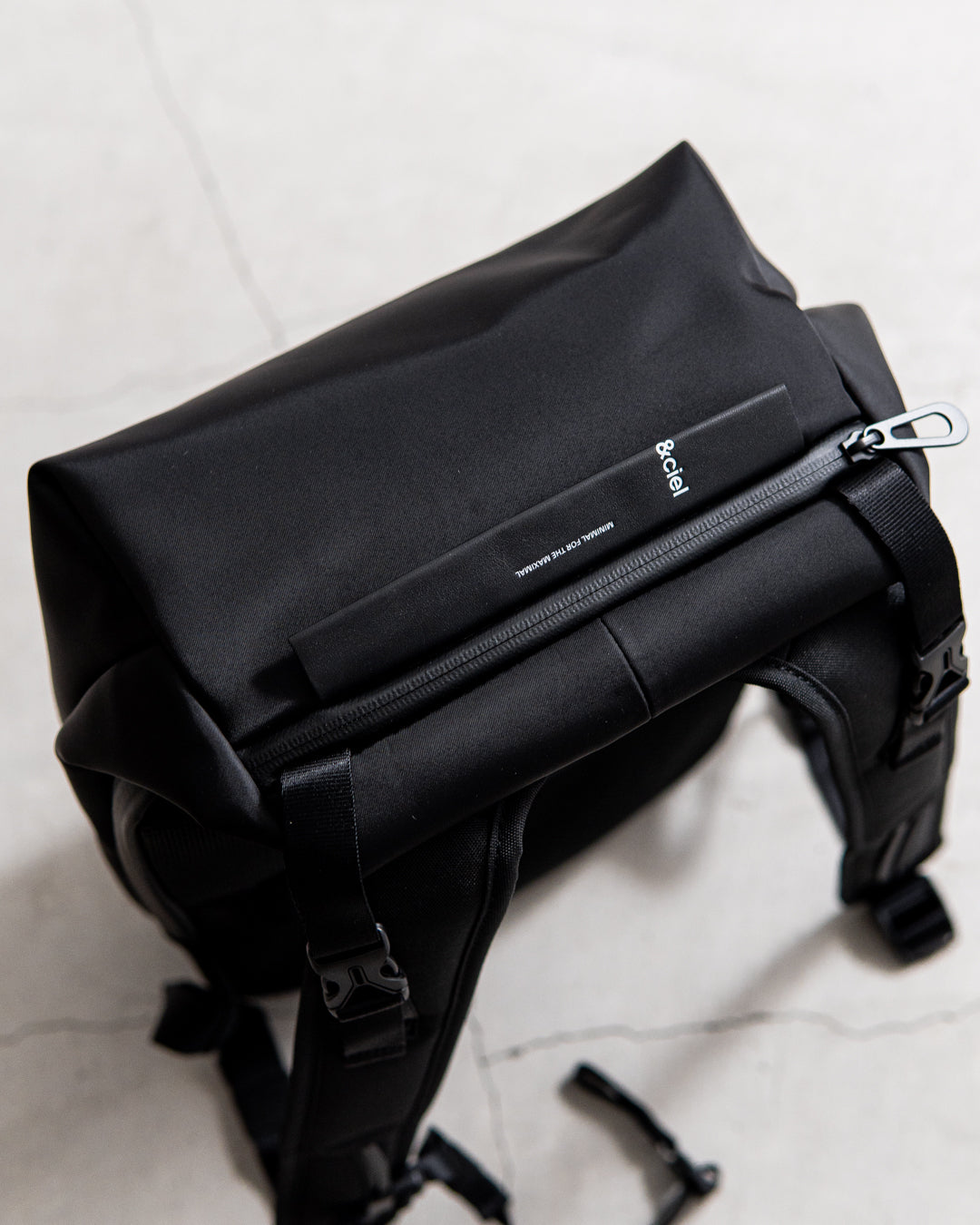 cote&ciel Saru Sleek Black