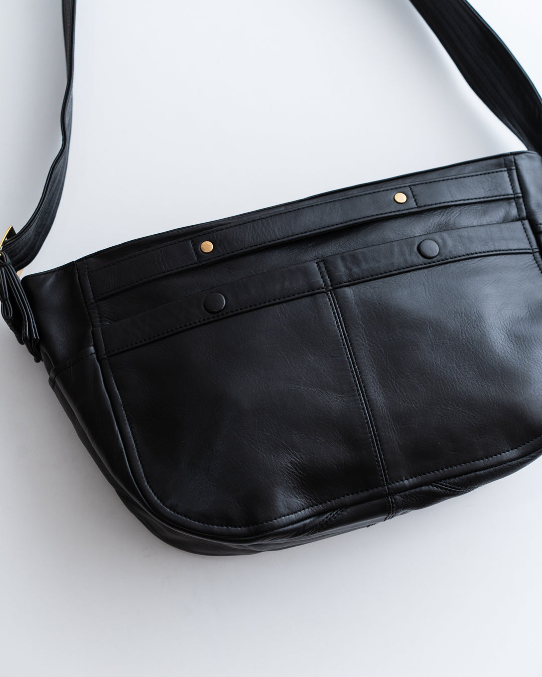 通販] CCU(シーシーユー) NEW NEWSPAPER BAG S 商品ページ – fazeone