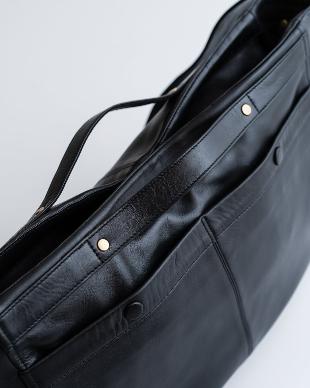 通販] CCU(シーシーユー) NEW NEWSPAPER BAG M 商品ページ – fazeone