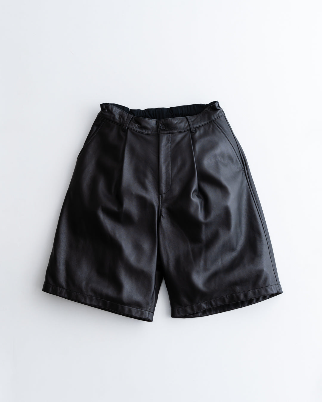 CCU レザーショーツ ネイビー Lサイズ以上 多少汚れ有り(レザー特有