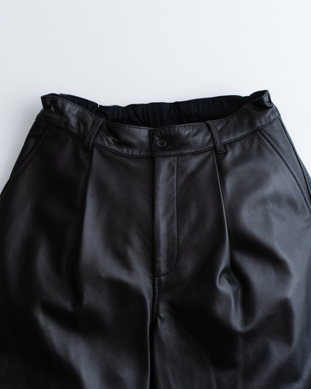 通販] CCU(シーシーユー) SLACKS SHORTS - SHEEP SKIN 商品ページ