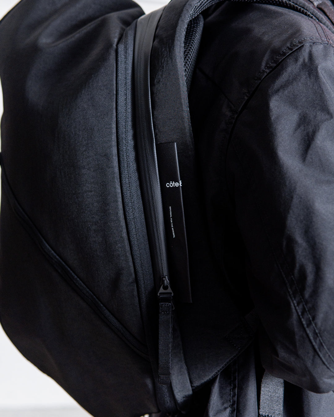 cote&ciel Isar M Round Carbon Black