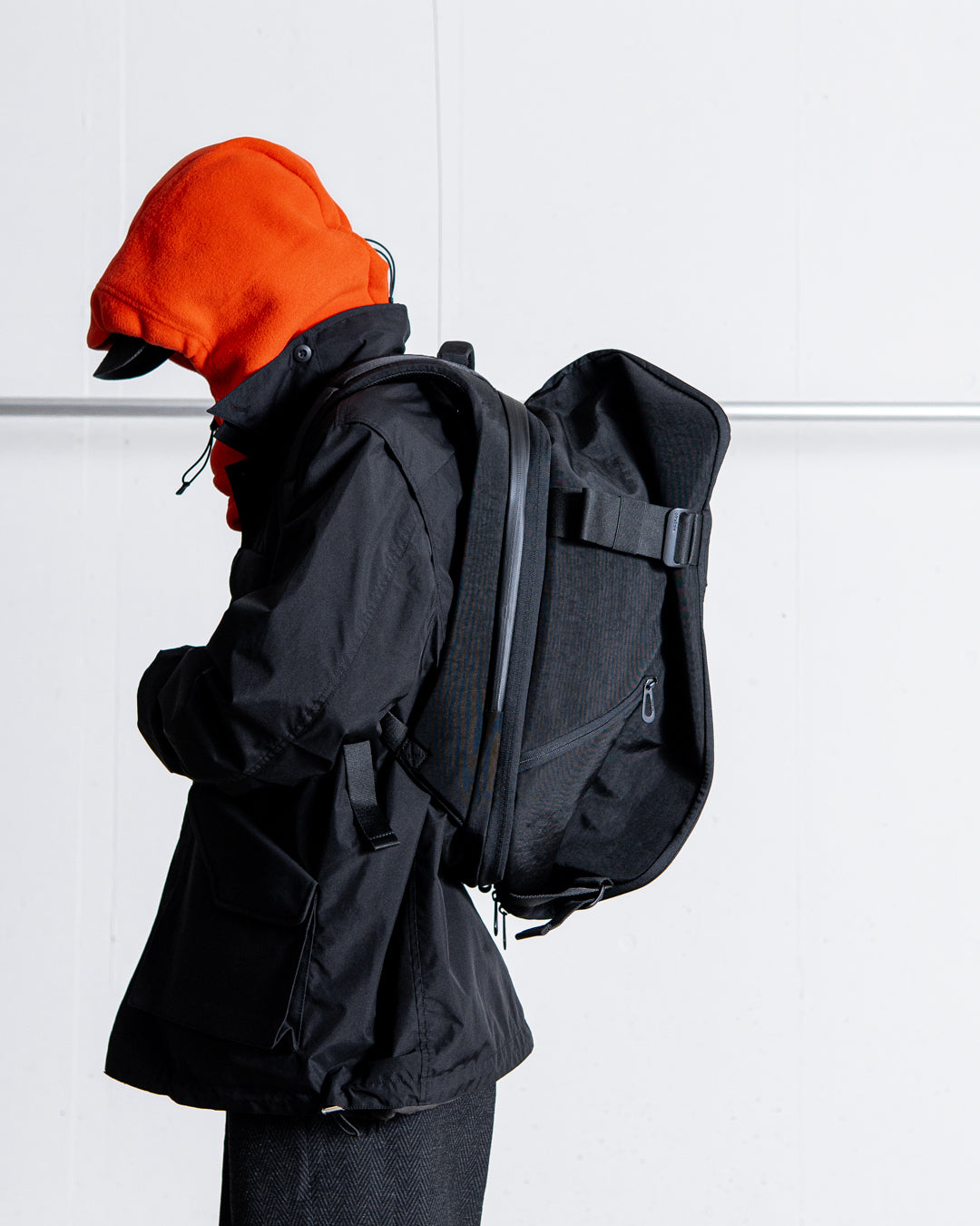 cote&ciel Isar M Round Carbon Black