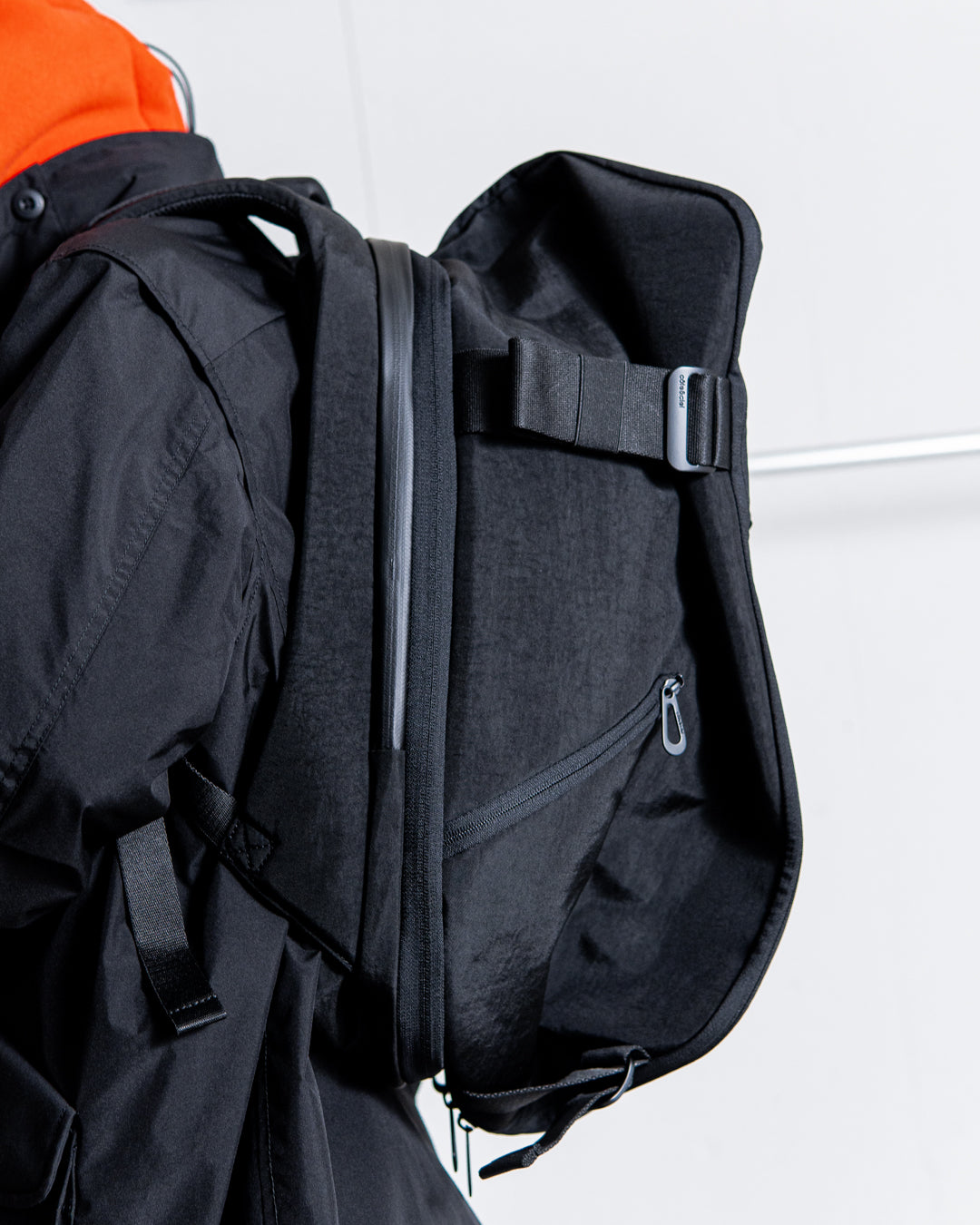 cote&ciel Isar M Round Carbon Black