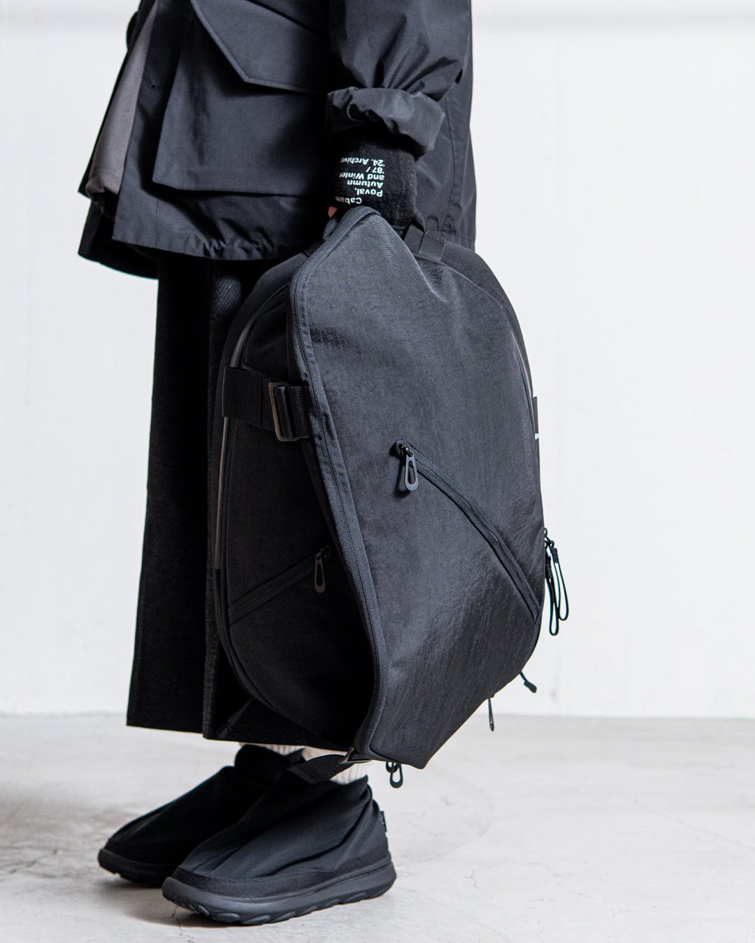 cote&ciel Isar M Round Carbon Black