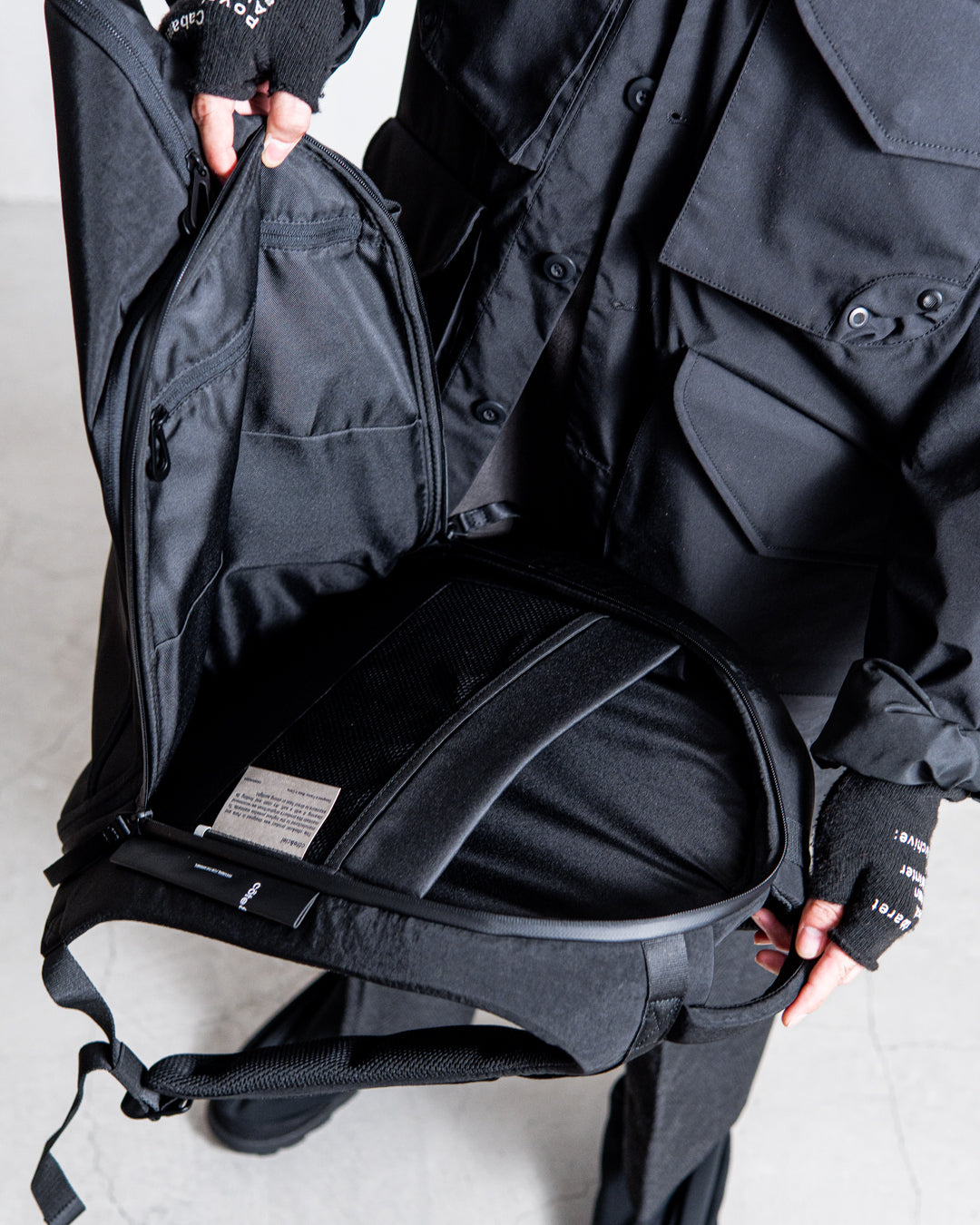 cote&ciel Isar M Round Carbon Black