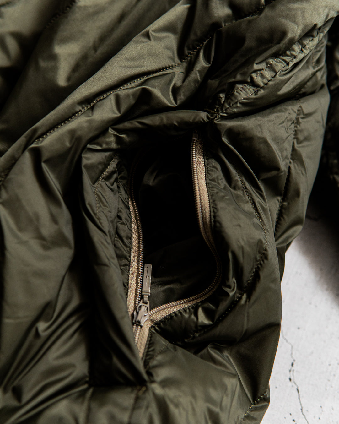 【collaboration】 is-ness × TAION REVERSIBLE FLEECE DOWN JACKET