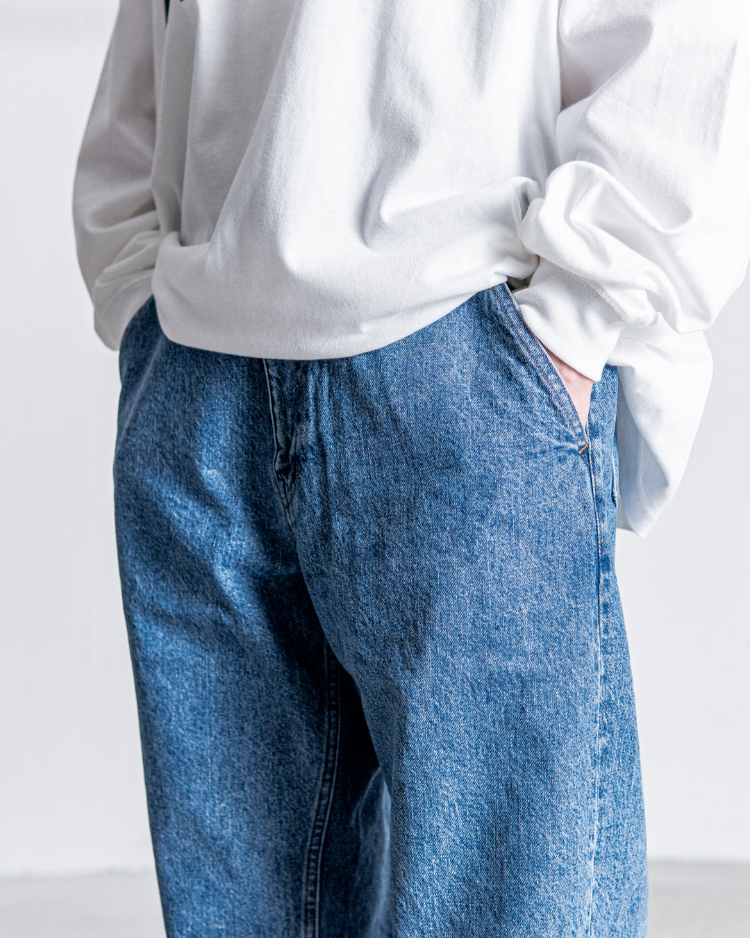 UNTRACE DENIM STRAIGHT PANTS BLEACH