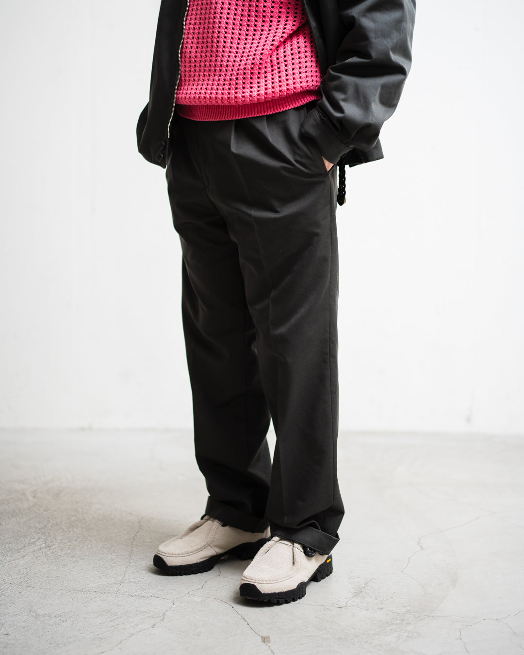 FOUNDOUR T/C TWILL TUCK TROUSERS