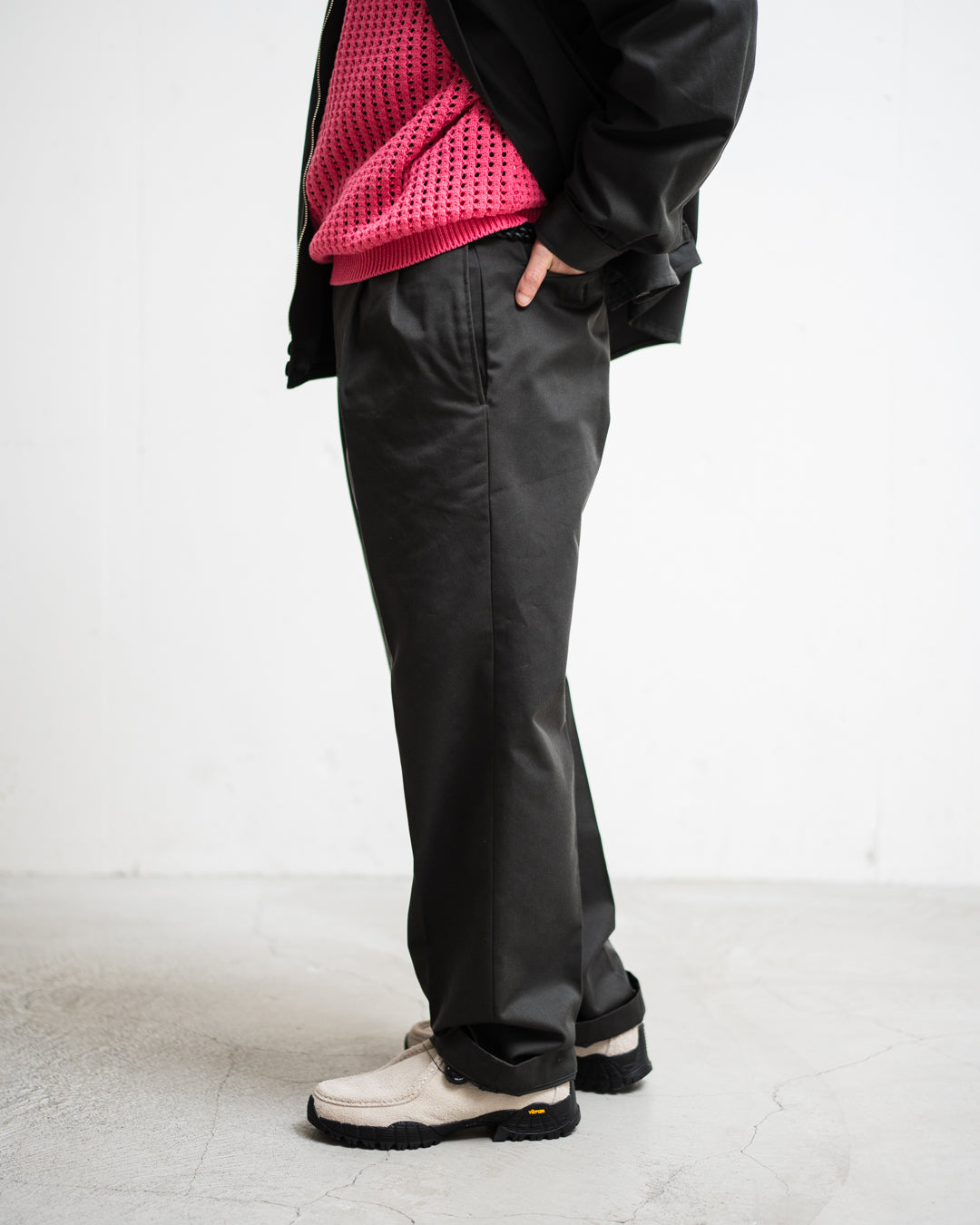 FOUNDOUR T/C TWILL TUCK TROUSERS