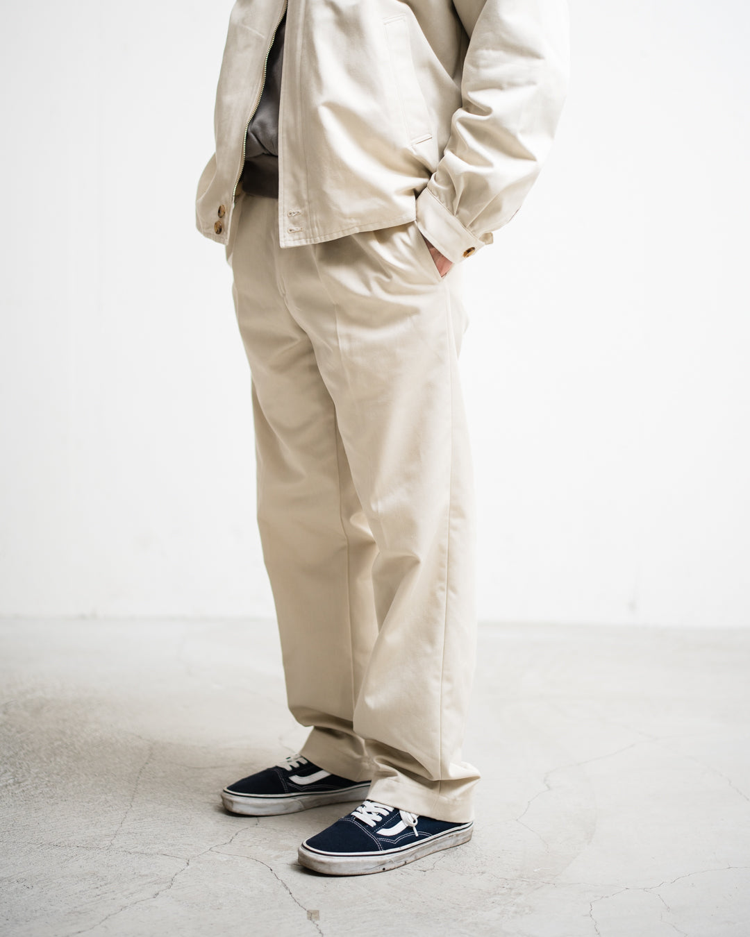 FOUNDOUR T/C TWILL TUCK TROUSERS