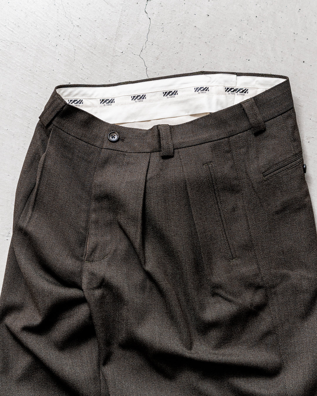 is-ness W STRAIGHT PANTS