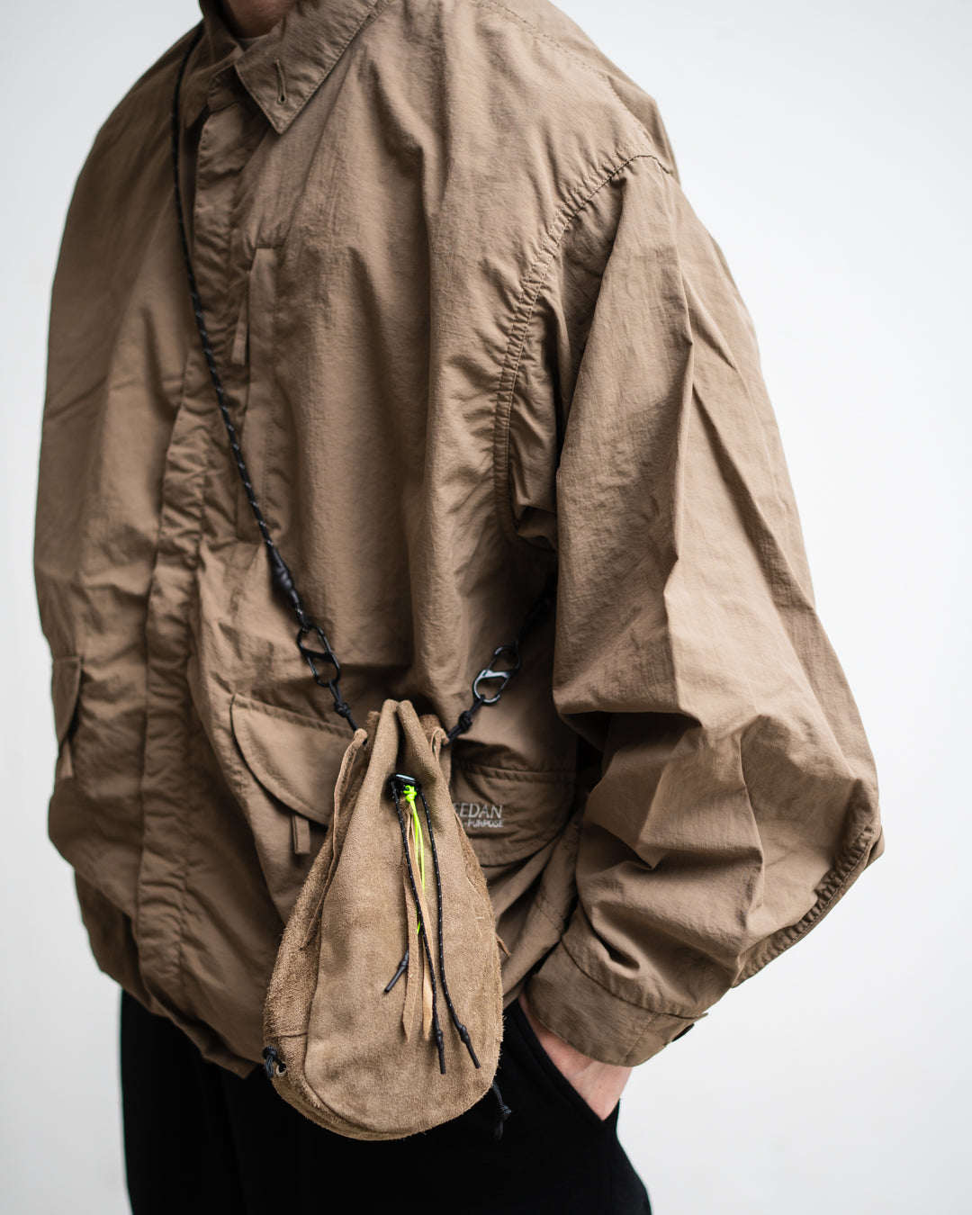 B:TOGETHER(ビートゥギャザー) KINCHAKU LEATHER 商品ページ – fazeone