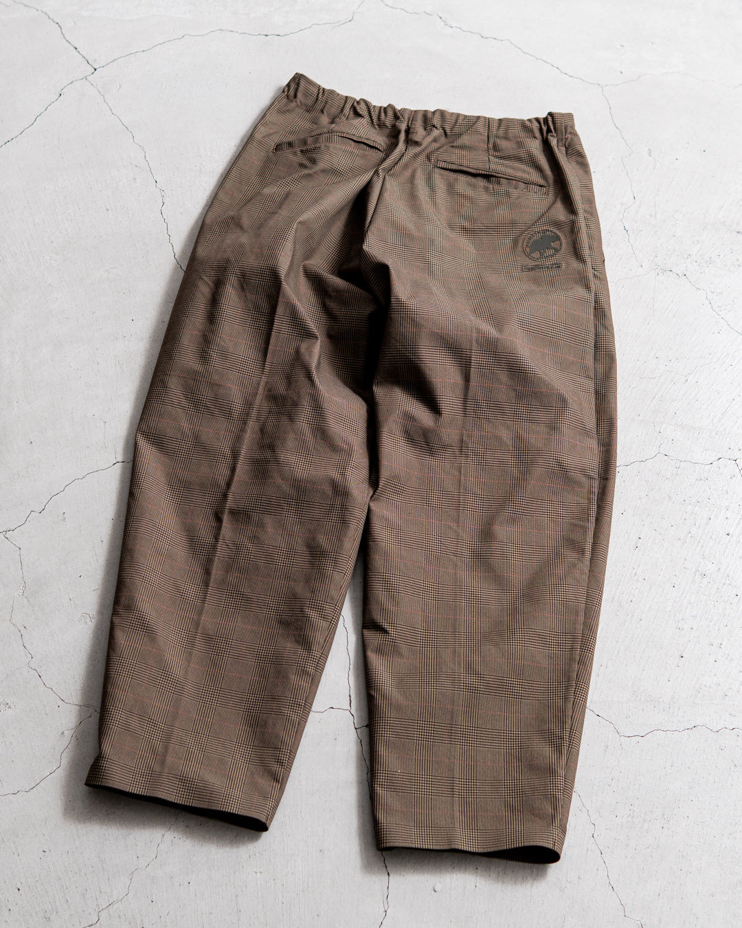 【limited】HUNTING WORLD CRAFTED BY DESCENTE.LAB ATY STRETCH WOVEN ONE TUCK CURVE PANTS