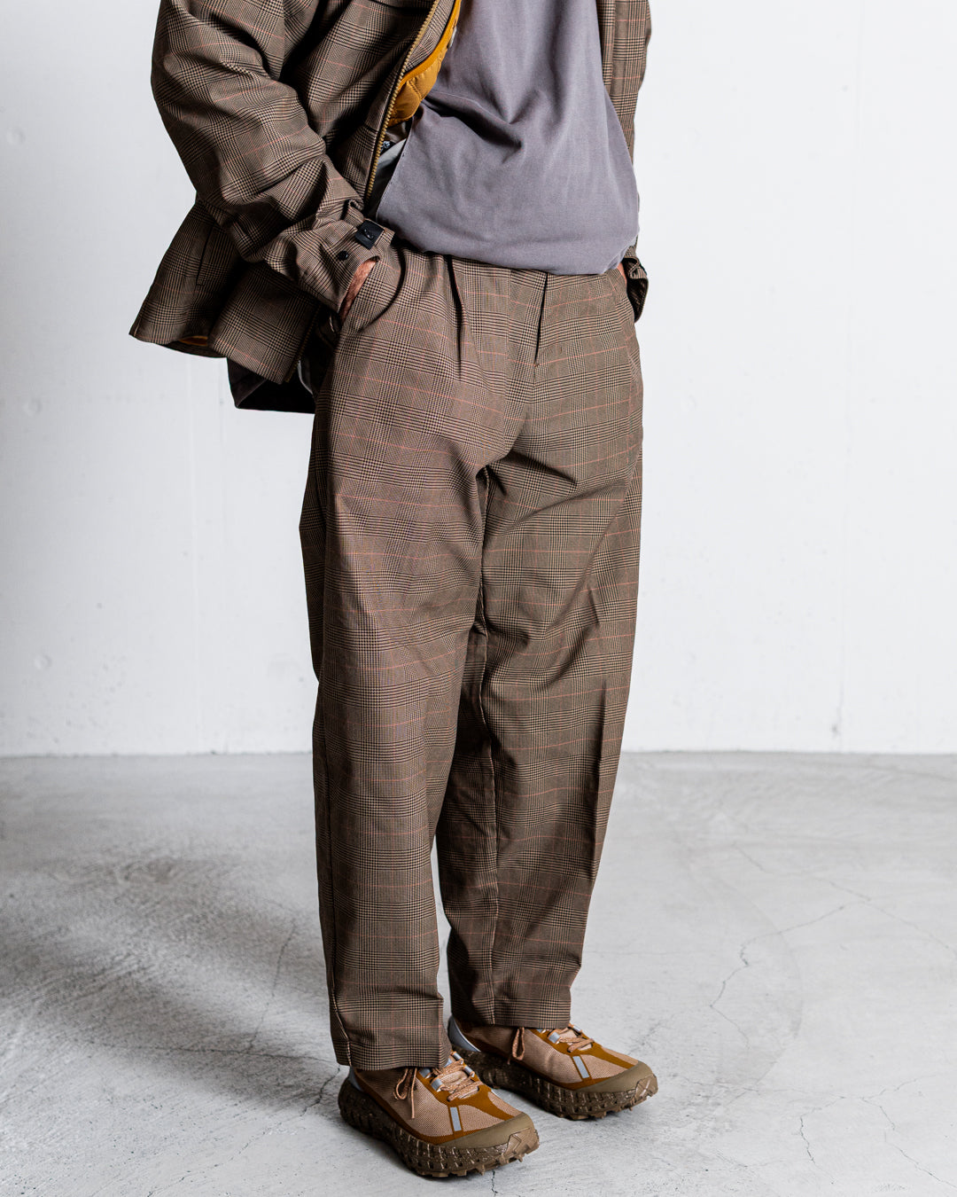 【limited】HUNTING WORLD CRAFTED BY DESCENTE.LAB ATY STRETCH WOVEN ONE TUCK CURVE PANTS