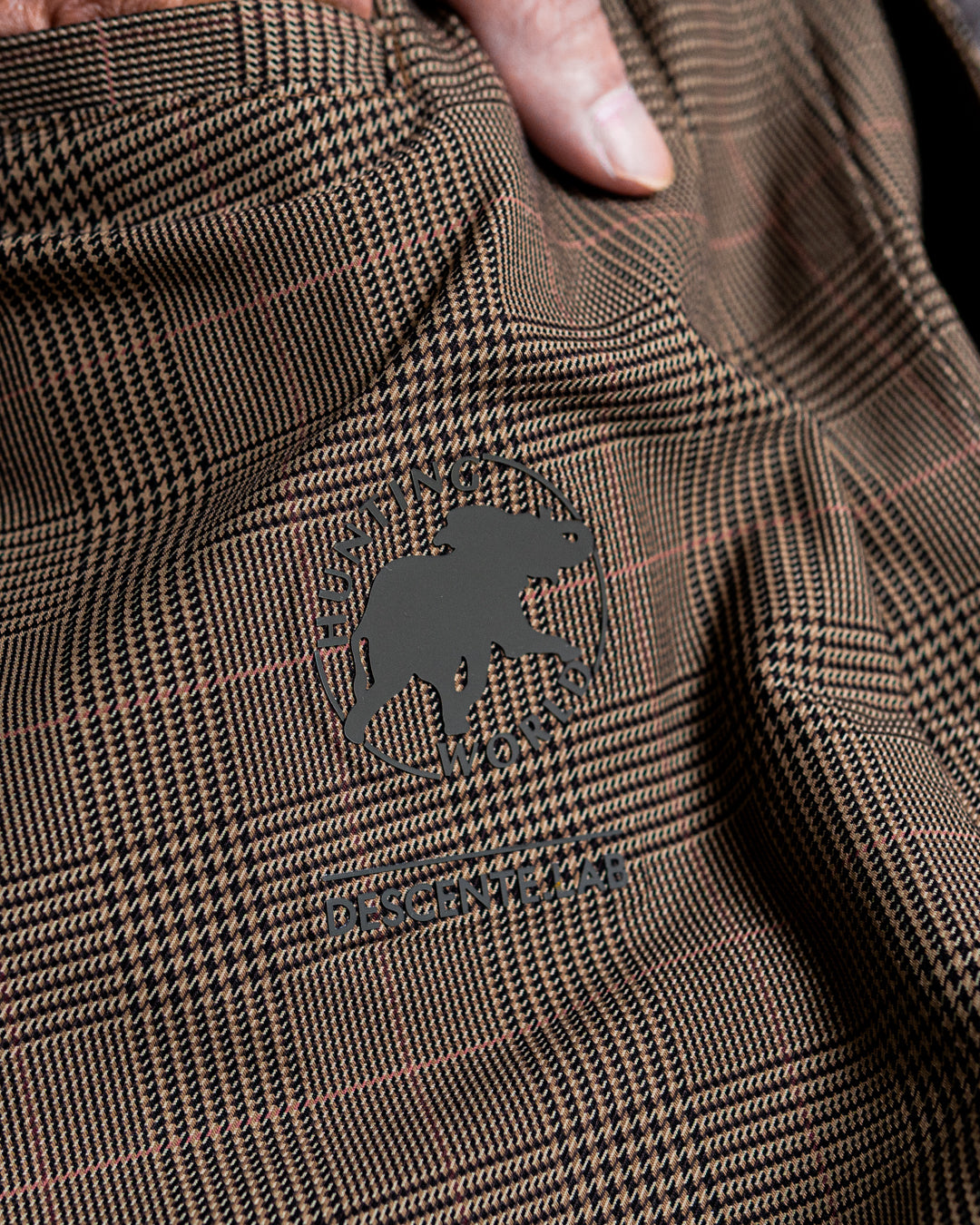 【limited】HUNTING WORLD CRAFTED BY DESCENTE.LAB ATY STRETCH WOVEN ONE TUCK CURVE PANTS