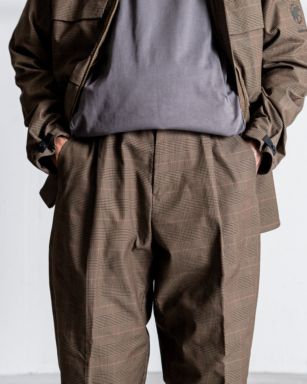 【limited】HUNTING WORLD CRAFTED BY DESCENTE.LAB ATY STRETCH WOVEN ONE TUCK CURVE PANTS
